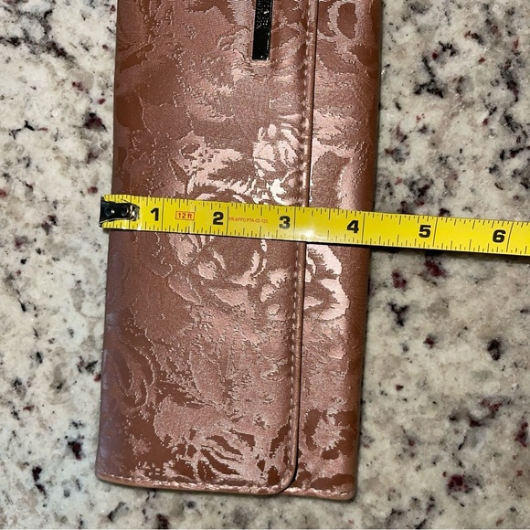 Kenneth Cole Reaction Floral Blush Pink Wallet Dusty Rose Excellent Condition - Picture 8 of 8